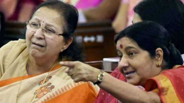 Sumitra Mahajan, Sushma apply for ex MP identity cards Sumitra Mahajan, Sushma apply for ex MP identity cards