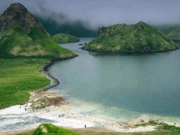 உயரமாக எழுந்த அலைகள் உயரமாக எழுந்த அலைகள்