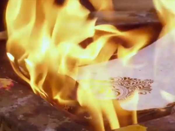 பத்திரிகை தீயில் 