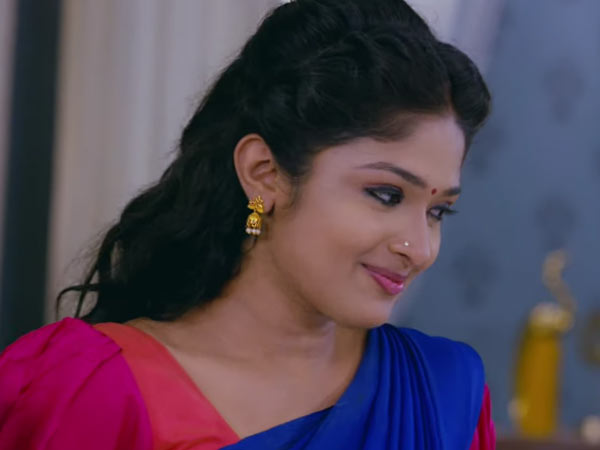 முருகன் டாலர் கழுத்தில் 