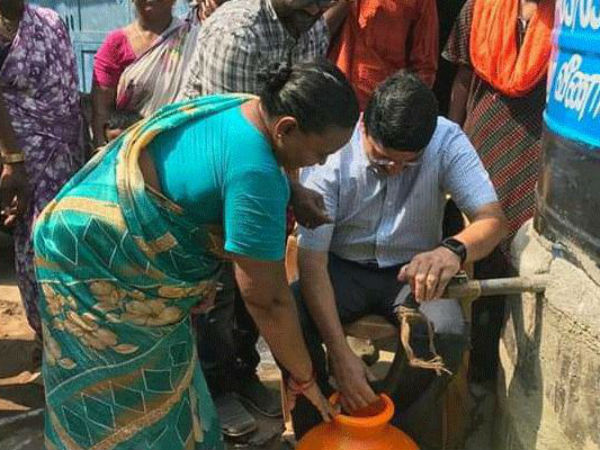 பிளாஸ்டிக் குடங்கள் 