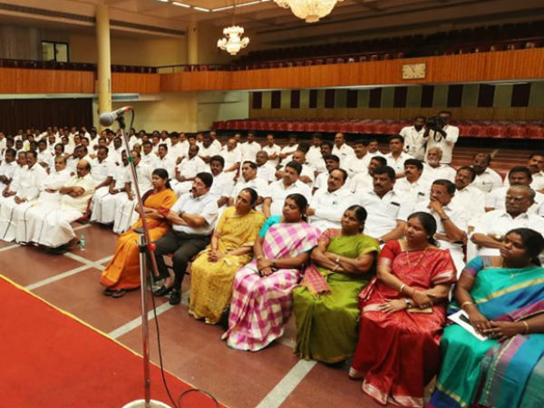 திமுக எதிர்க்கும் 