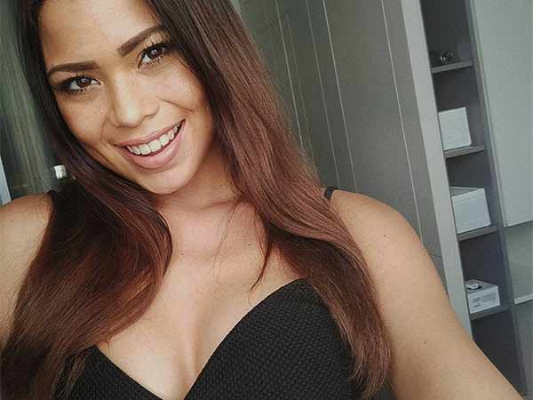 கவர்ச்சி மாடல் அழகி