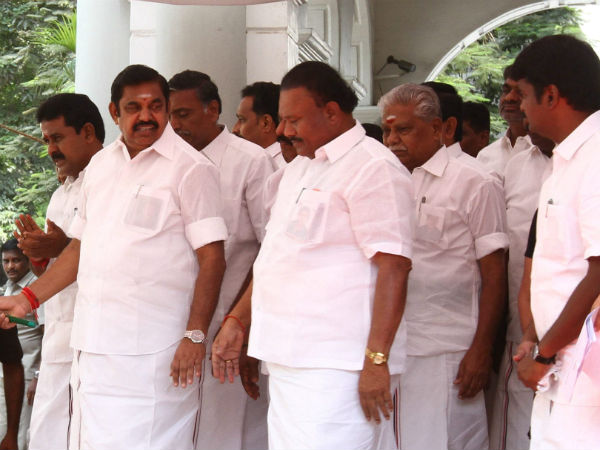 மூன்று எம்எல்ஏக்கள் பங்கேற்கவில்லை 