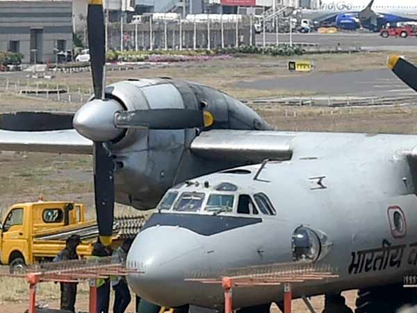 காத்திருக்கும் உறவினர்கள் 