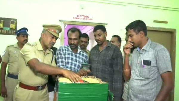 காவல்நிலையத்தில் புகார் காவல்நிலையத்தில் புகார்