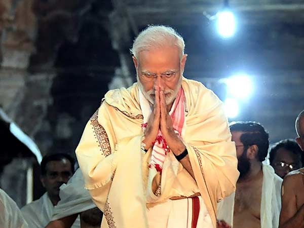 குருவாயூர் கோயிலில் தரிசனம் 