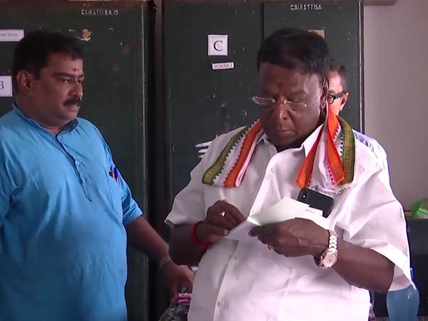 No personal hostility on Kiran Bedi.. Narayanasamy interviewed