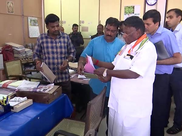 No personal hostility on Kiran Bedi.. Narayanasamy interviewed