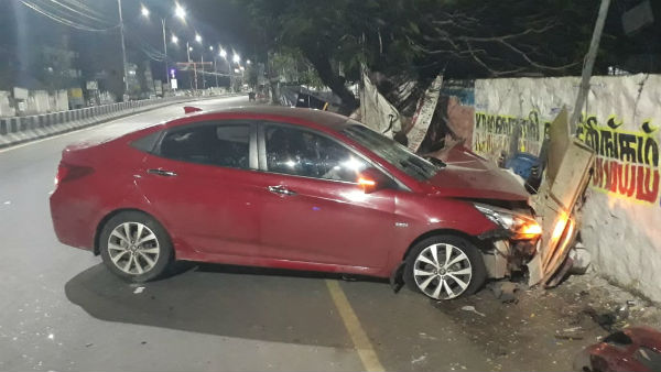 ரெட் கலர் கார் 