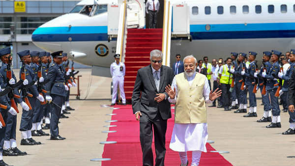 மோடிக்கு வரவேற்பு 