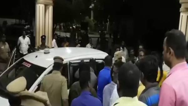 கண் மருத்துவமனையில் சிகிச்சை கண் மருத்துவமனையில் சிகிச்சை