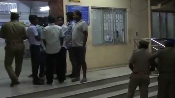 போலீஸ் குவிப்பு போலீஸ் குவிப்பு