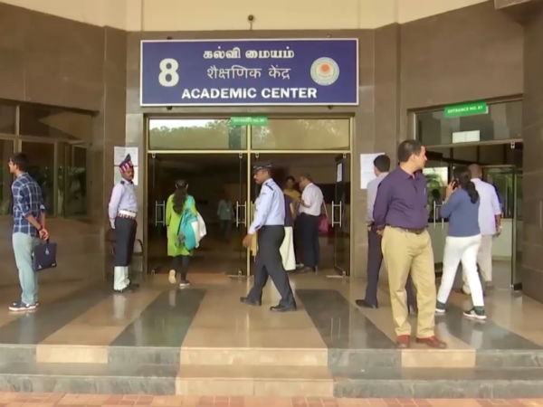 Online examination for medical courses in jipmer started with 1.84 lakh students