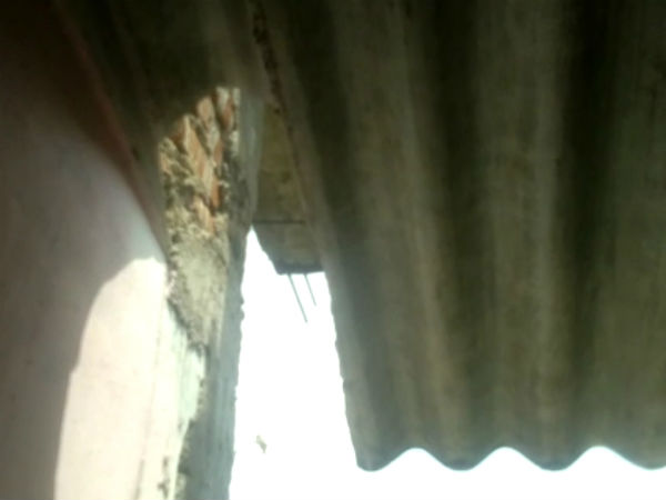 govt officers house looted