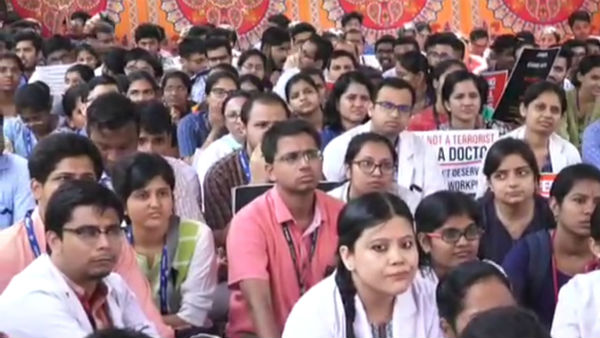 More than 100 doctors donate Organs simultaneously at puducherry jipmer More than 100 doctors donate Organs simultaneously at puducherry jipmer