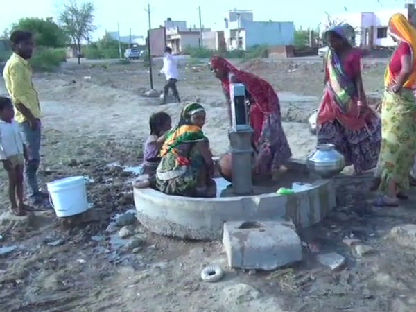 பூட்டி வைத்தல் 