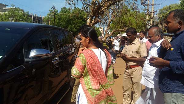 Rs 8 lakh stolen from car in Alangulam