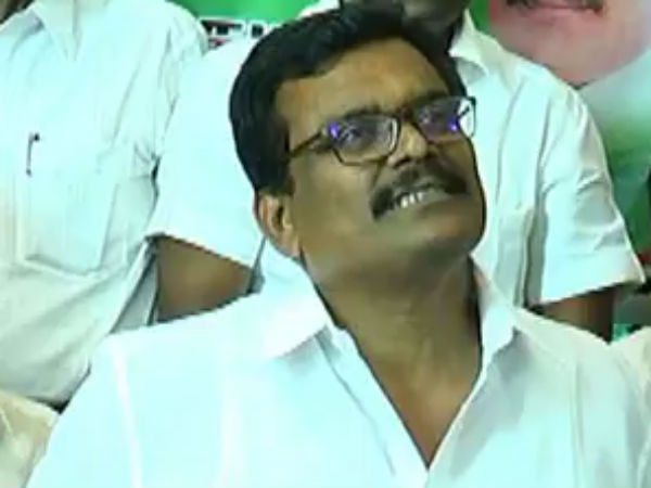 சோறா போடுகிறார் 