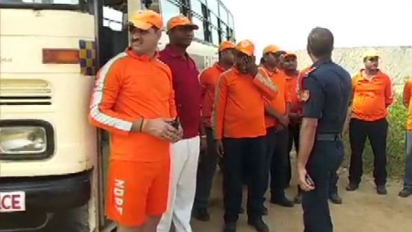  700 தற்காலிக முகாம்கள்