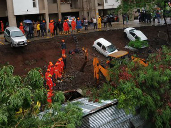 பாய்ந்த கார்கள் 