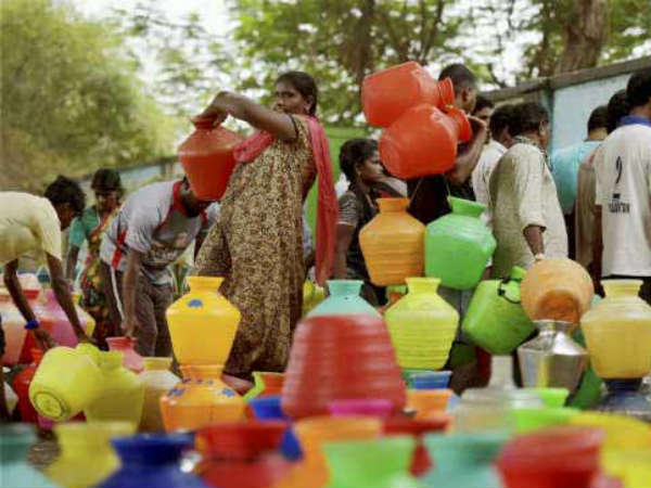 Discrimination in drinking water supply peoples come to street and protest with Empty vessels Discrimination in drinking water supply peoples come to street and protest with Empty vessels