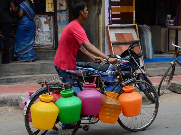 கழிவுநீருடன் தண்ணீர் 