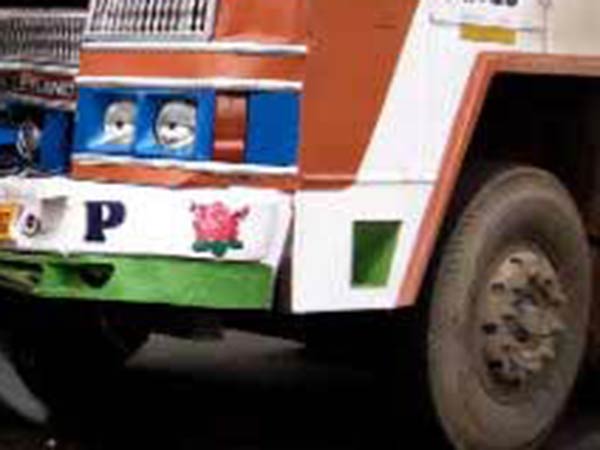 லாரி பறிமுதல் 