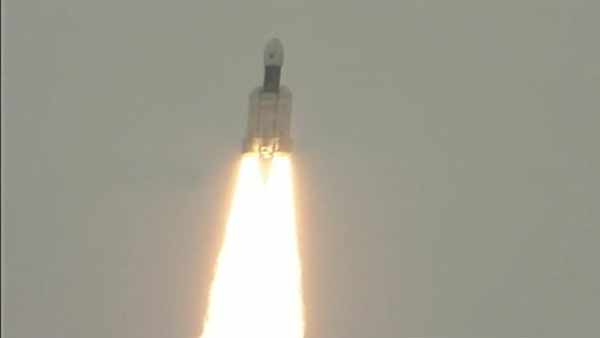  Vairamuthu praises Scientist for launching of Chandrayaan 2