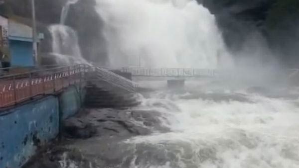 Flood in Courtallam Falls, Bathing is prohibited for tourists 
