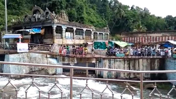 Floods at Courtallam Falls: Tourist bathing banned Floods at Courtallam Falls: Tourist bathing banned