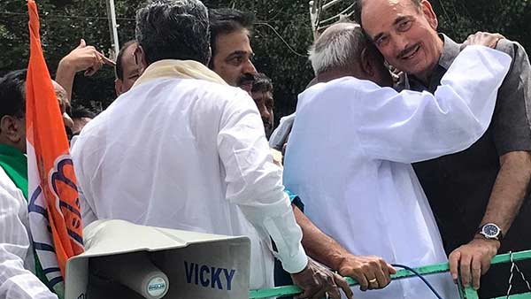 Karnataka Congress and JDS leaders stage protest against BJP 