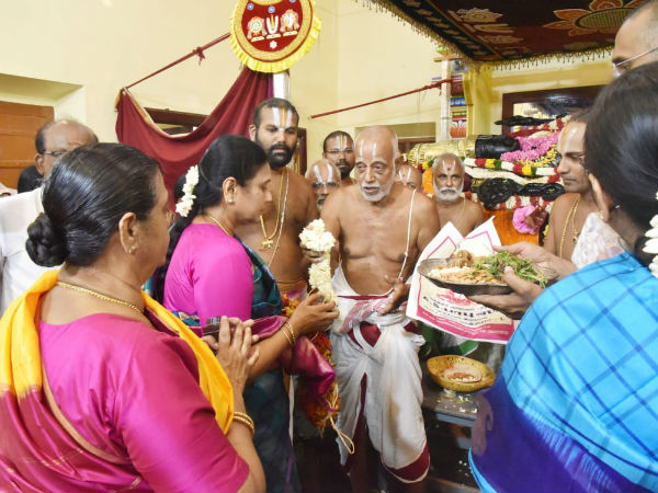Durga Stalin prayed in Athi Varadar Kanchipuram 