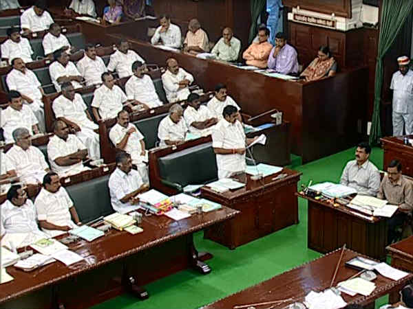 ஆண்டுக்கு 4 வழக்குகள் ஆண்டுக்கு 4 வழக்குகள்