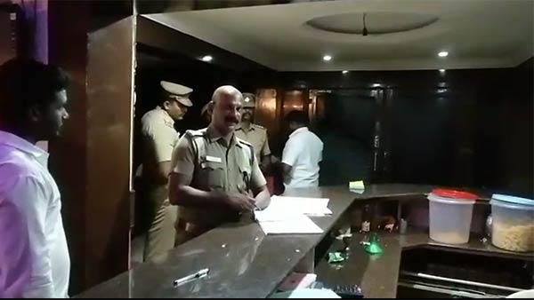7 drunken people attacked the Bar Cashier in Thiruvallur 