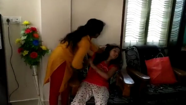  காரி துப்பினார்