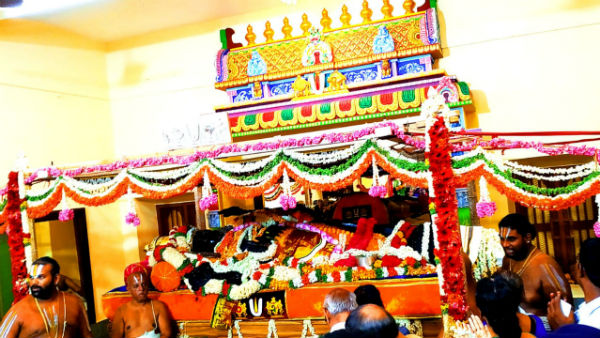 ஆளுநர் தரிசித்த அத்திரவரதர்