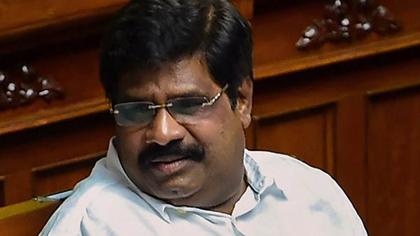 Karnataka political crisis deepens as minister Nagesh resigned 