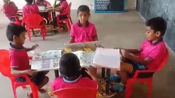 உற்சாகத்தில் மாணவர்கள் 