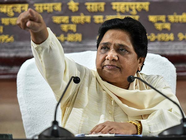 பேராபத்தில் ஜனநாயகம் 