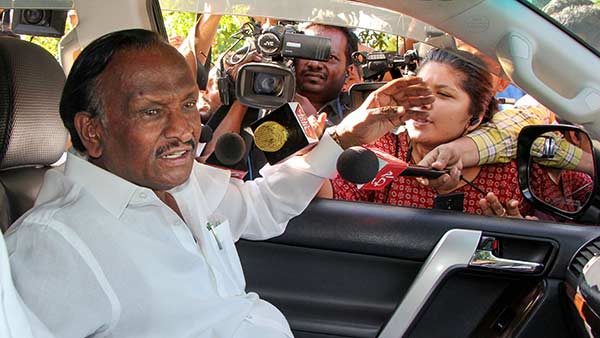 அமைச்சர்களும் ராஜினமா 