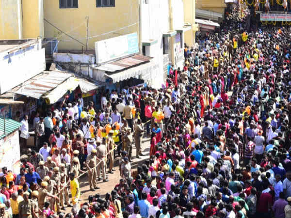 தேரோட்டத்தில் சிவ பக்தர்கள்