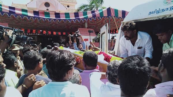 அரசு பணி வழங்க
