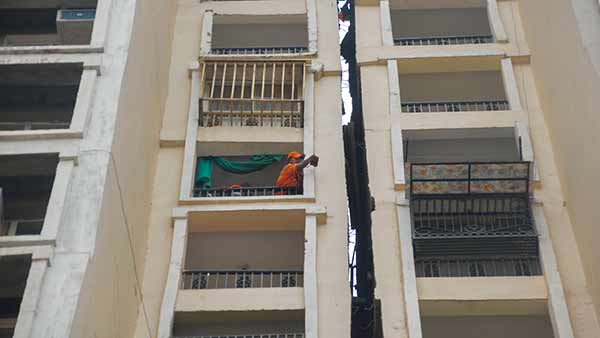 Noida: Body recovered apartment - Lawyer found dead