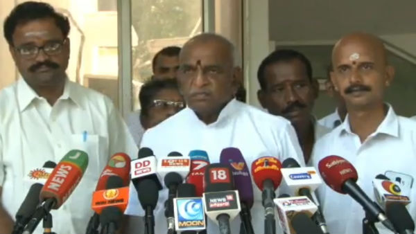  இரட்டை வேடம்