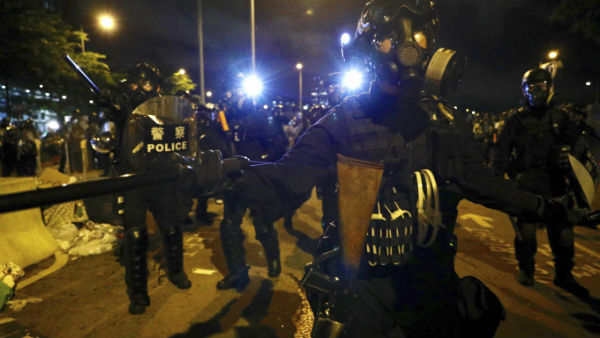 ஆயிரக்கணக்கானோர் 