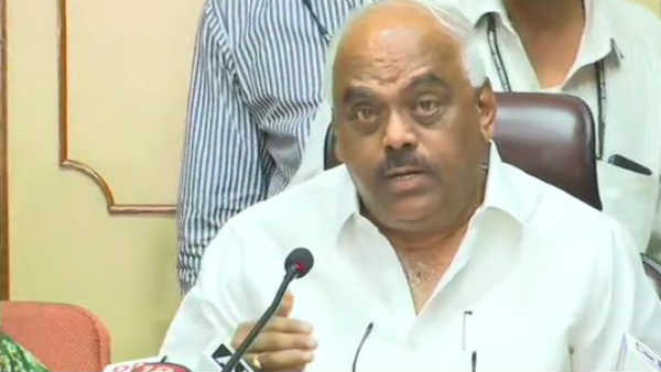 தகுதி நீக்கம் செய்கிறேன் 