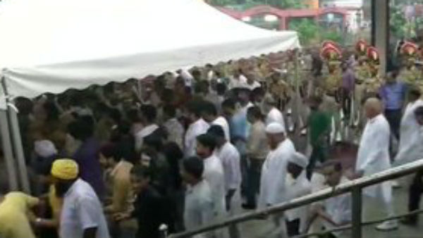 Former Delhi Chief Minister and Congress leader Sheila Dikshit was cremated with state honours Former Delhi Chief Minister and Congress leader Sheila Dikshit was cremated with state honours