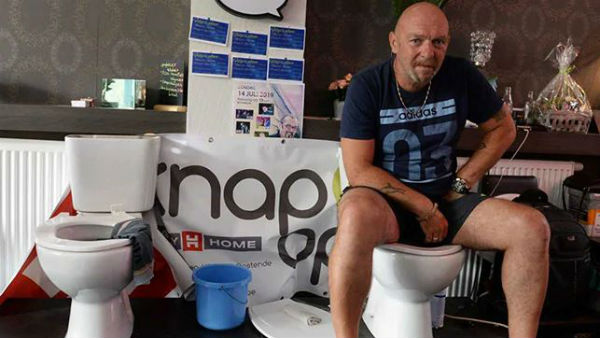 Belgian man Sitting in the toilet for 116 hours is a record Belgian man Sitting in the toilet for 116 hours is a record