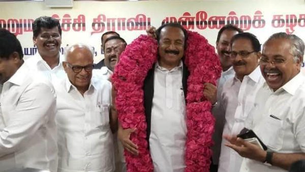 1964இல் அரசியலில் நுழைந்தார் 